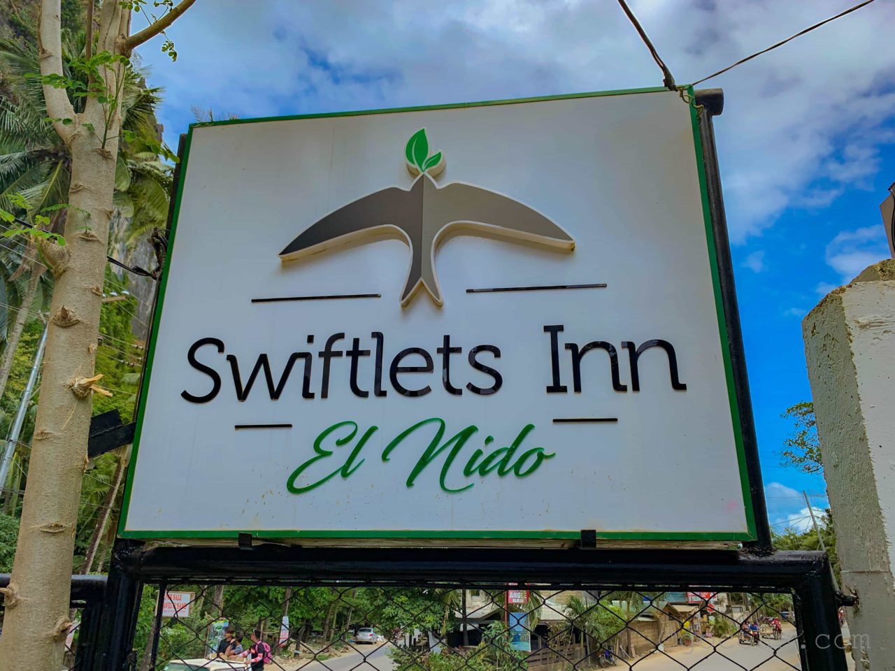 Swiftlets Inn看板