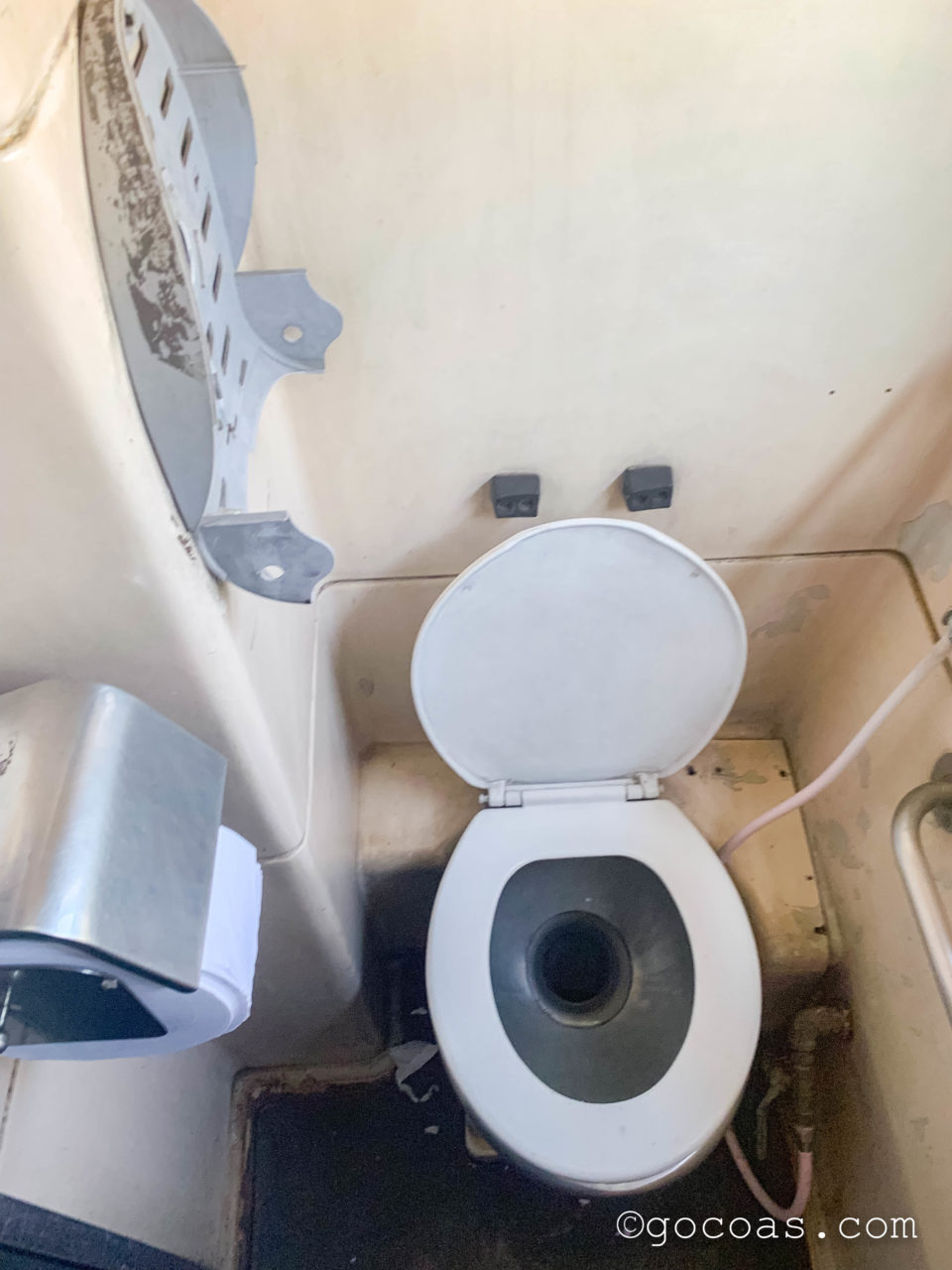 Hua Lamphong駅で乗った電車内のトイレ