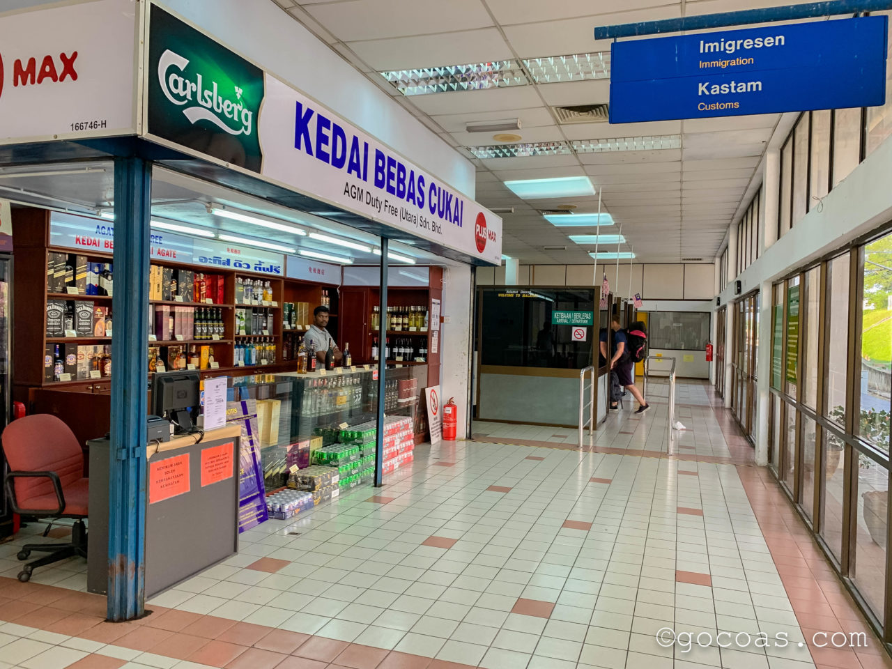 Padang Besar駅のイミグレーションの免税店