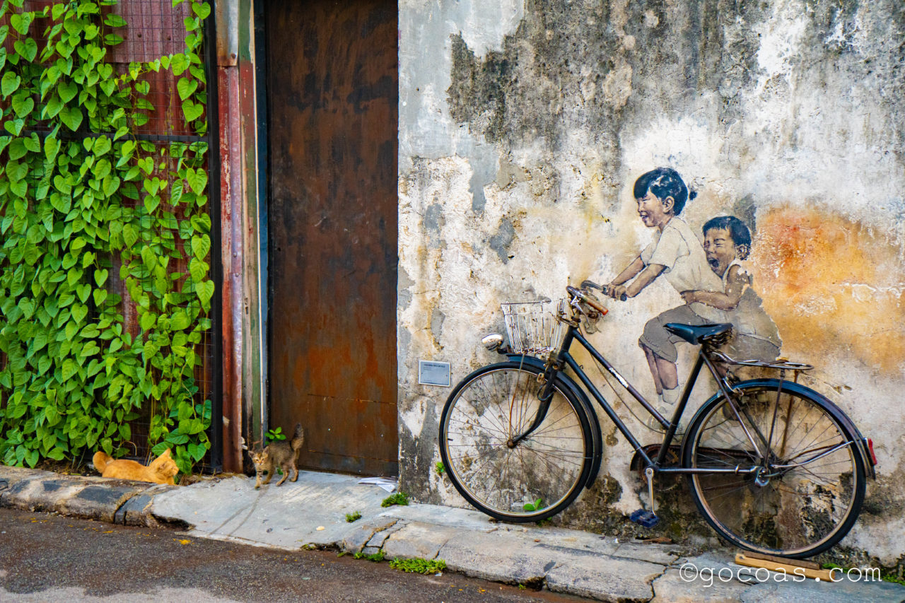 ペナン島の街中にあった自転車に乗る子供たちのウォールアート