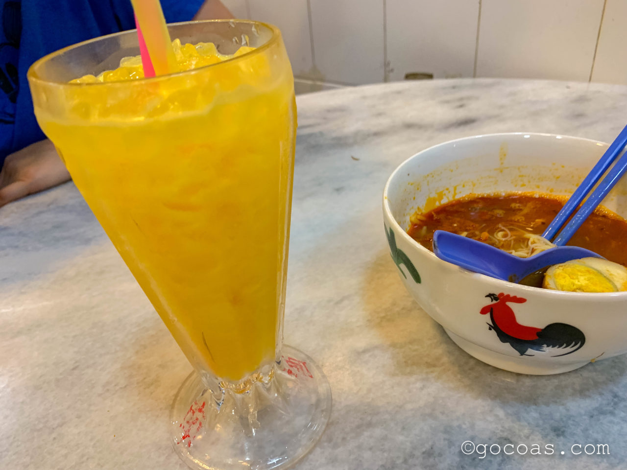 Xi Nan Cafeのラーメンとオレンジジュース