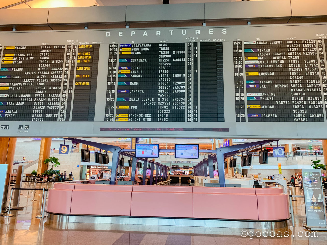 シンガポール・チャンギ国際空港のチェックインカウンター