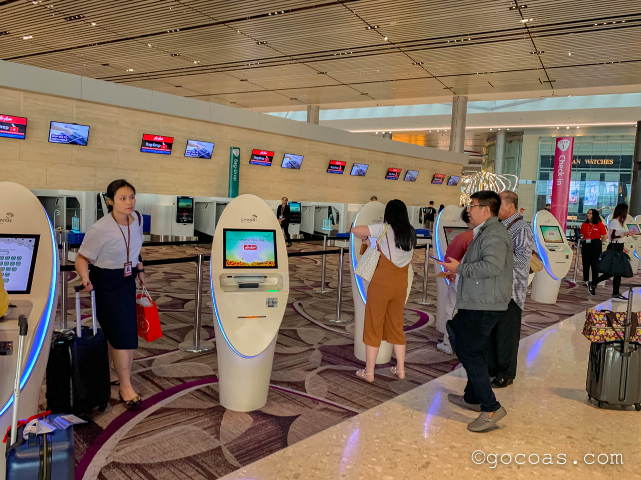 シンガポール・チャンギ国際空港の自動チェックイン機